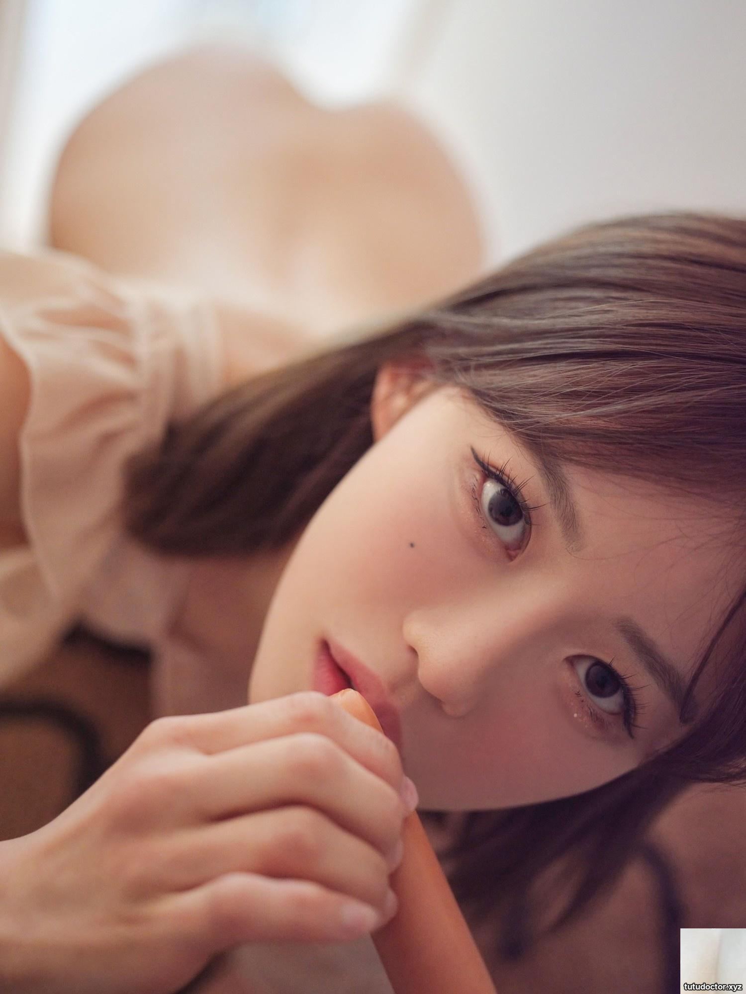 The tearful Korean girls innocent eyes are fascinating · photo 29 of 31