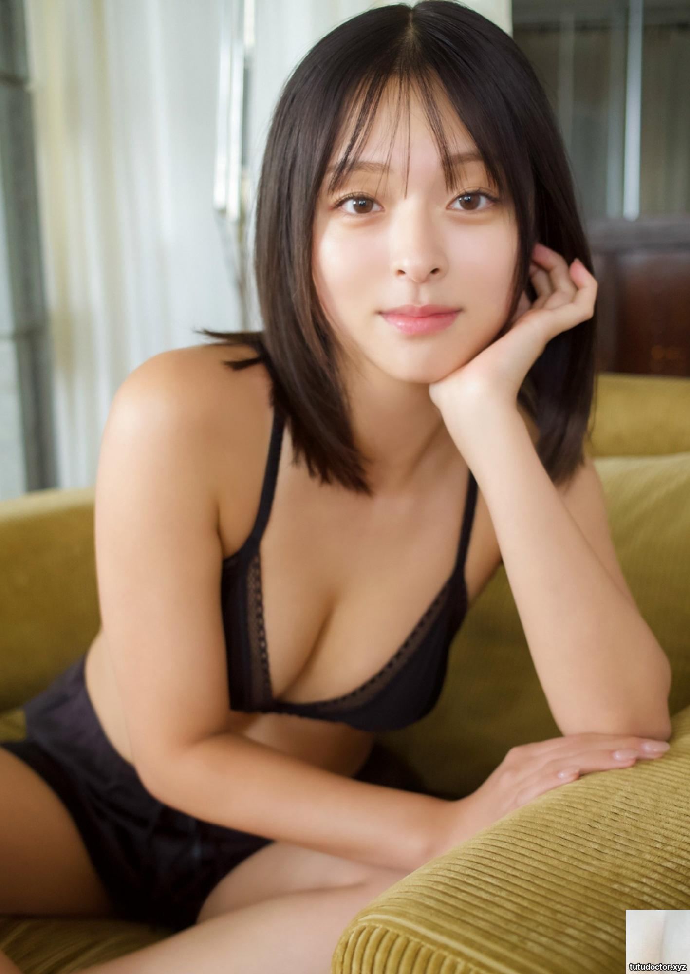 The stunningly beautiful and fierce figure was exposed · photo 10 of 13