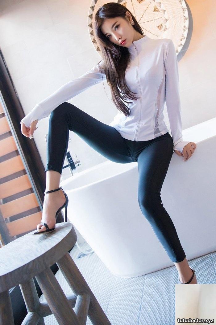 Pure beauty Yang Chenchen shows off her long-legged leather · photo 13 of 52