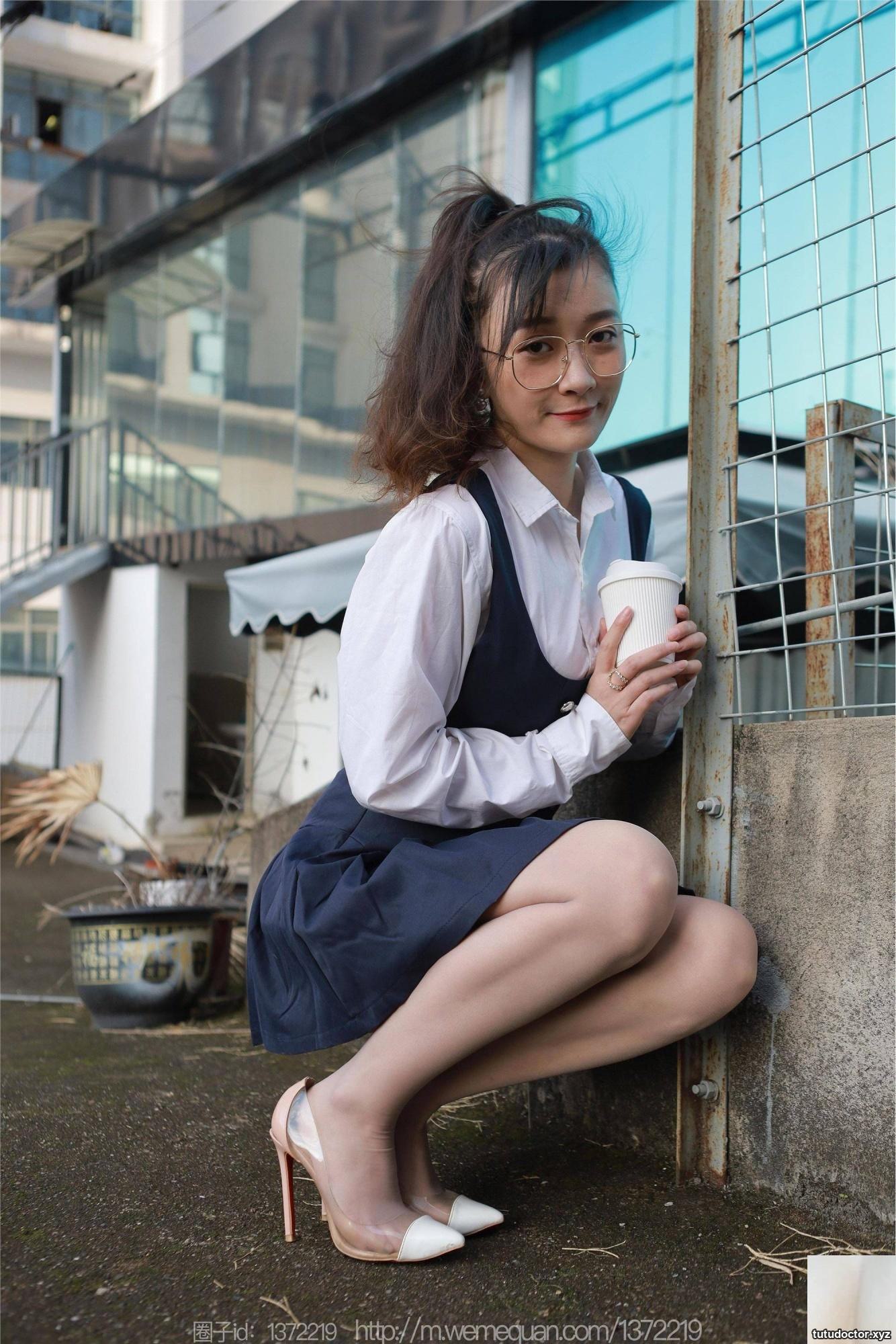 Si Xiangjia Qiuqiu Encountering Wanping on the Stairs · photo 33 of 74