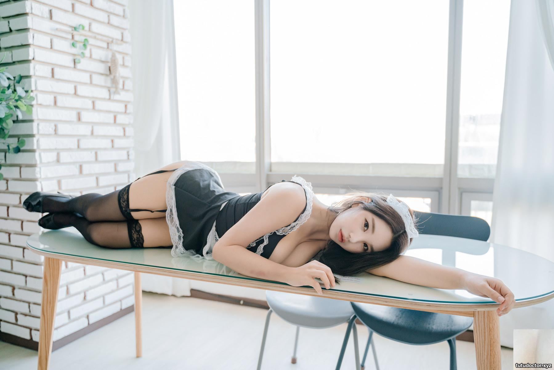 Korean girl has white and tender skin all over her body and · photo 32 of 37
