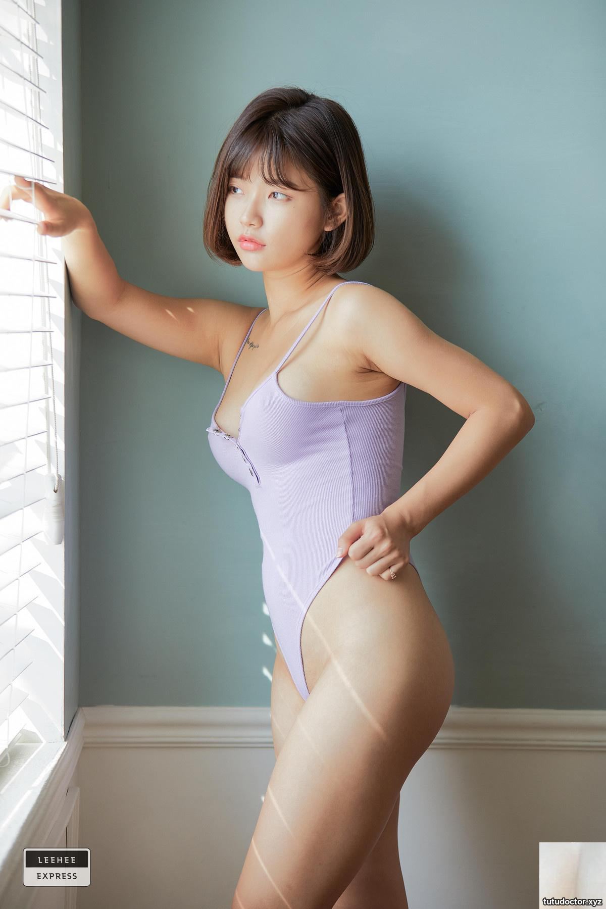 The young Korean girls snowy breasts are so plump and her body · photo 12 of 46