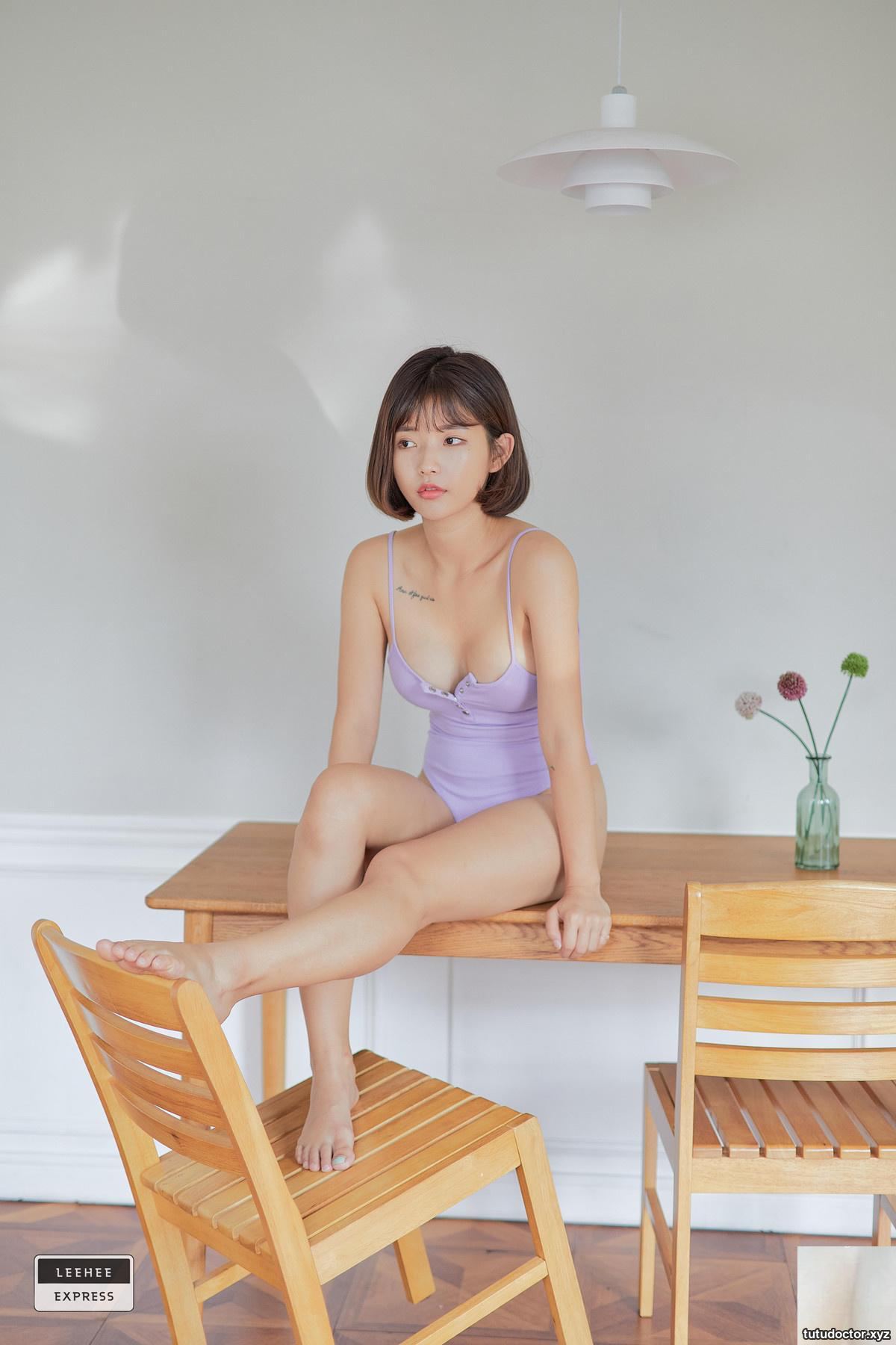The young Korean girls snowy breasts are so plump and her body · photo 31 of 46