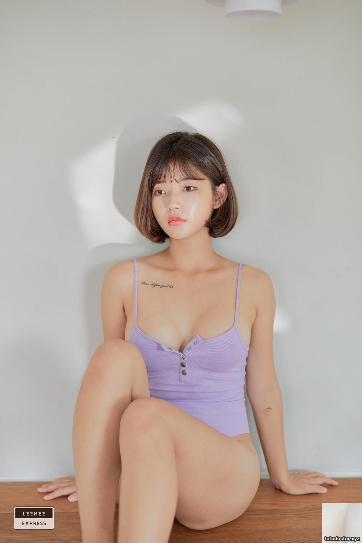 The young Korean girls snowy breasts are so plump and her body · photo 33 of 46
