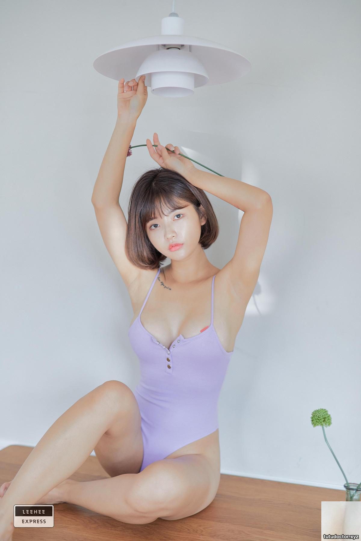 The young Korean girls snowy breasts are so plump and her body · photo 40 of 46
