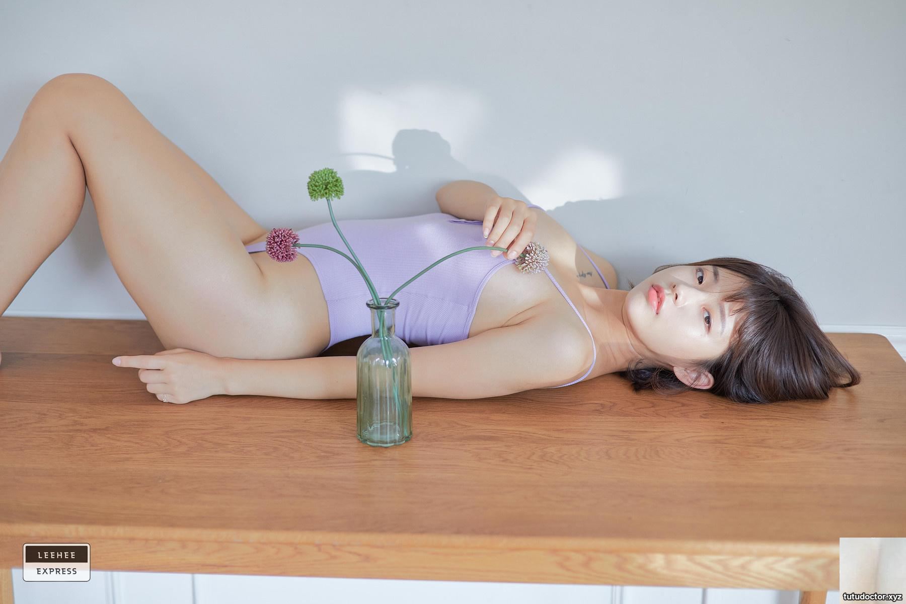 The young Korean girls snowy breasts are so plump and her body · photo 45 of 46
