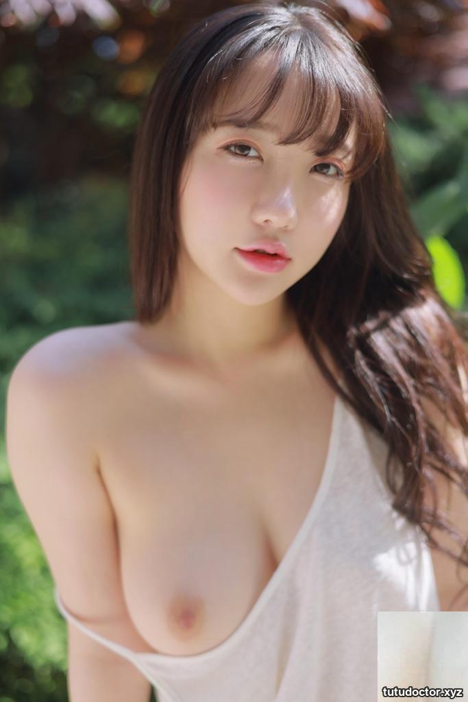 I want to show off my breasts well and show off my round breasts · photo 33 of 39