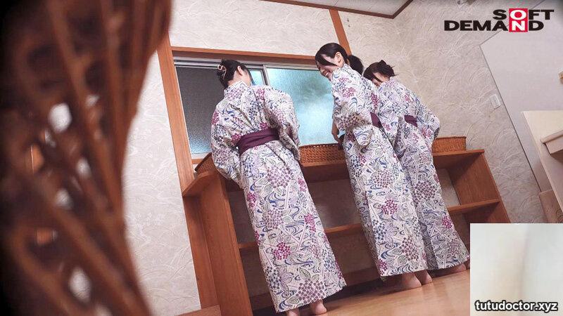 A one-time reunion of ladies who made their debut from the real · photo 6 of 17