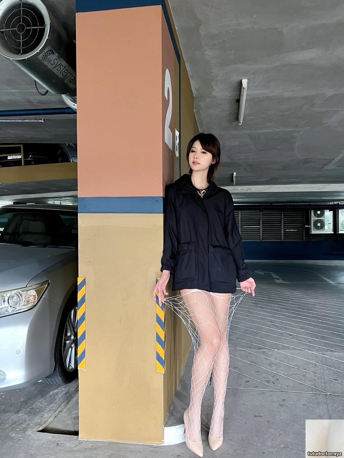 Its AZhu – One-piece white stockings exposed · photo 32 of 47