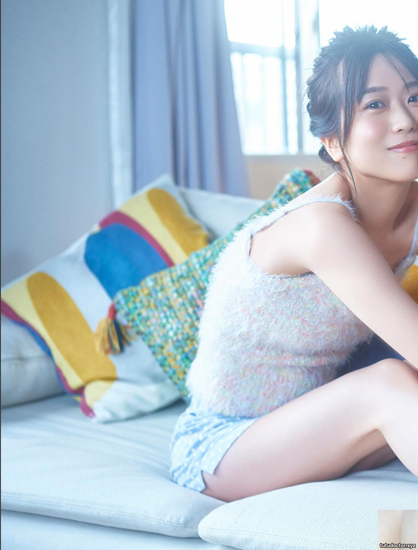 The sweet idol looks like a real doll · photo 24 of 33