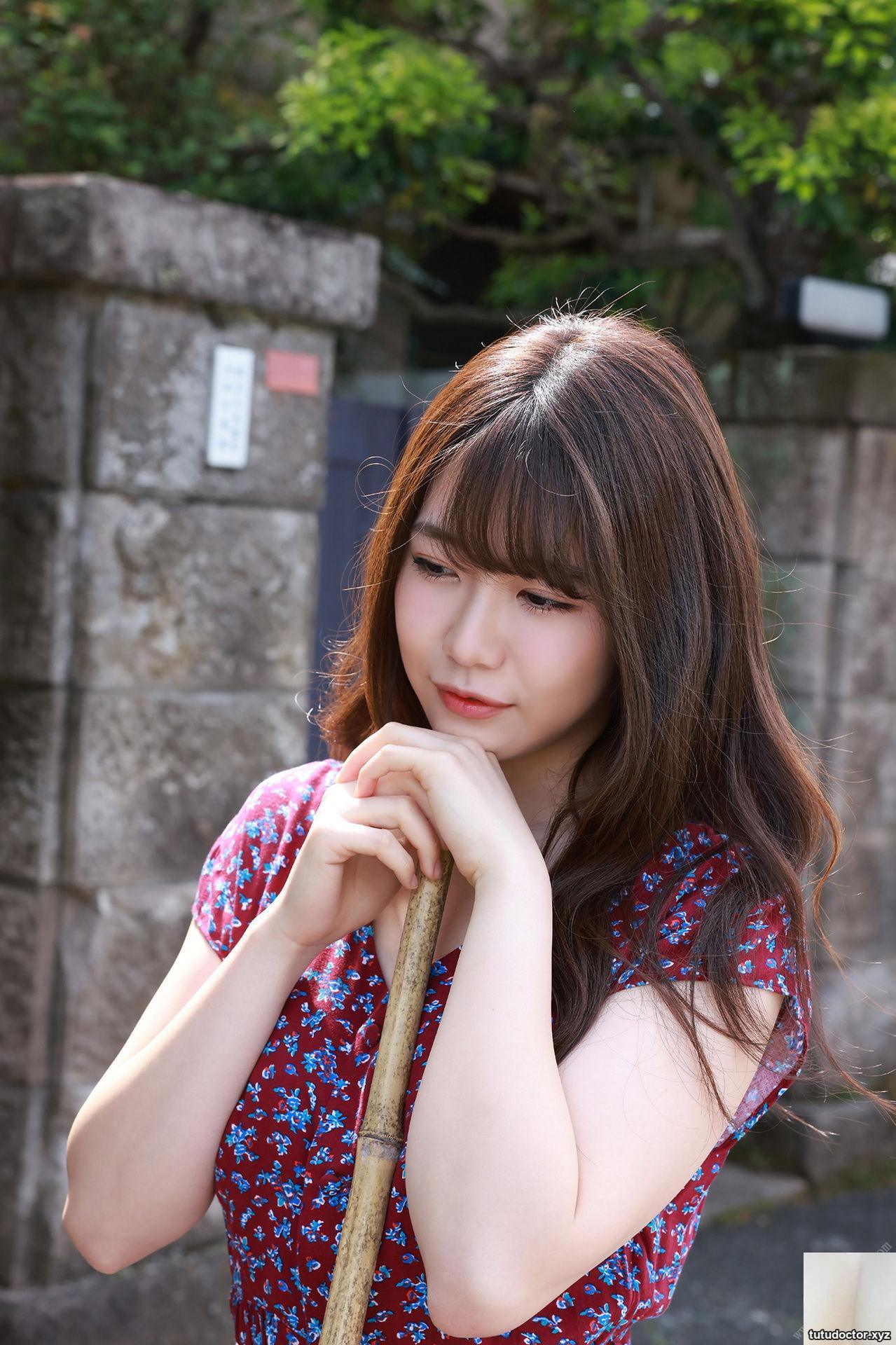 Aoi Ichino – In the fig garden (72P)