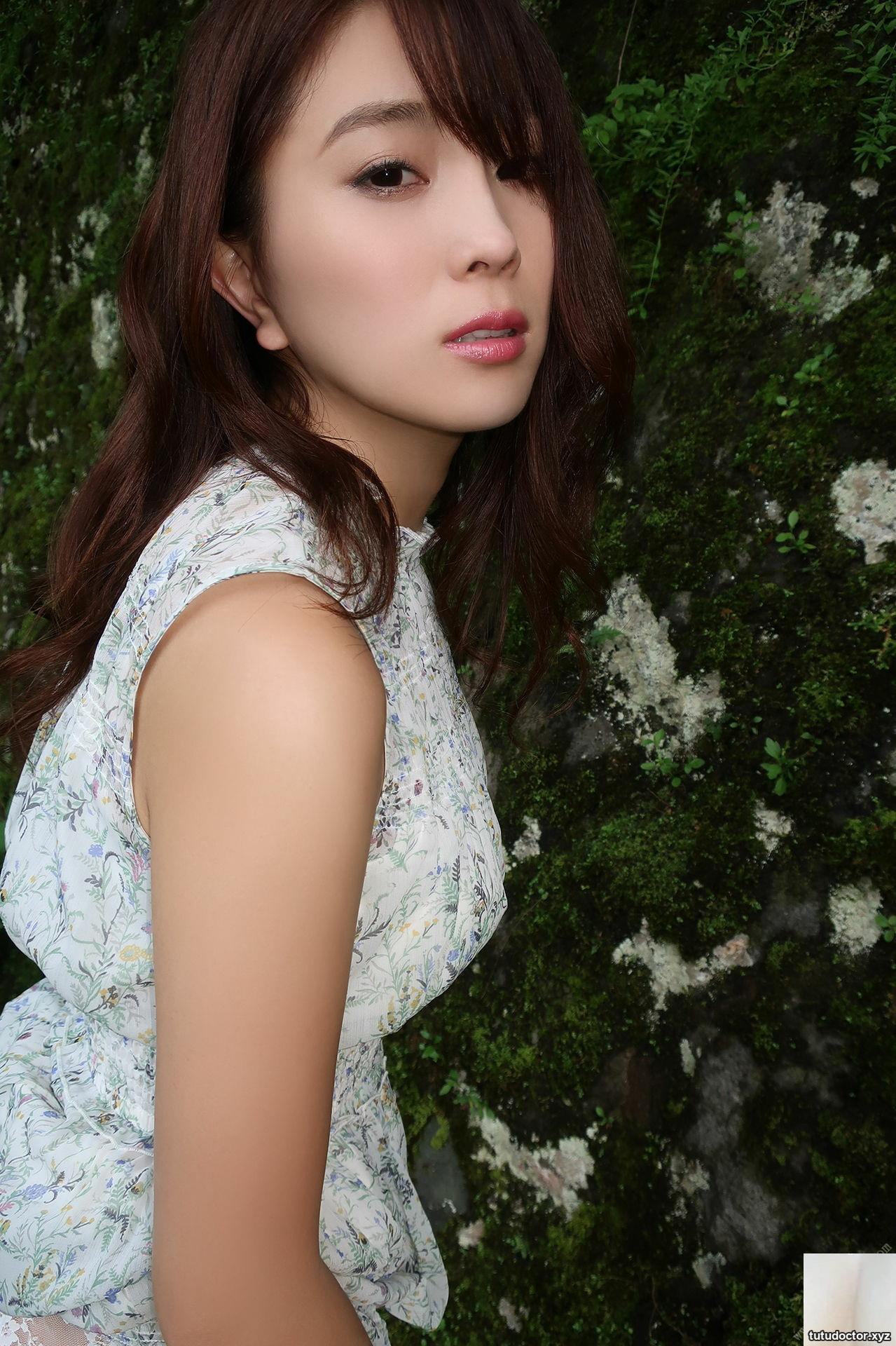 Tomomi Morisaki- Secret hot spring meeting Day.1 · photo 16 of 59
