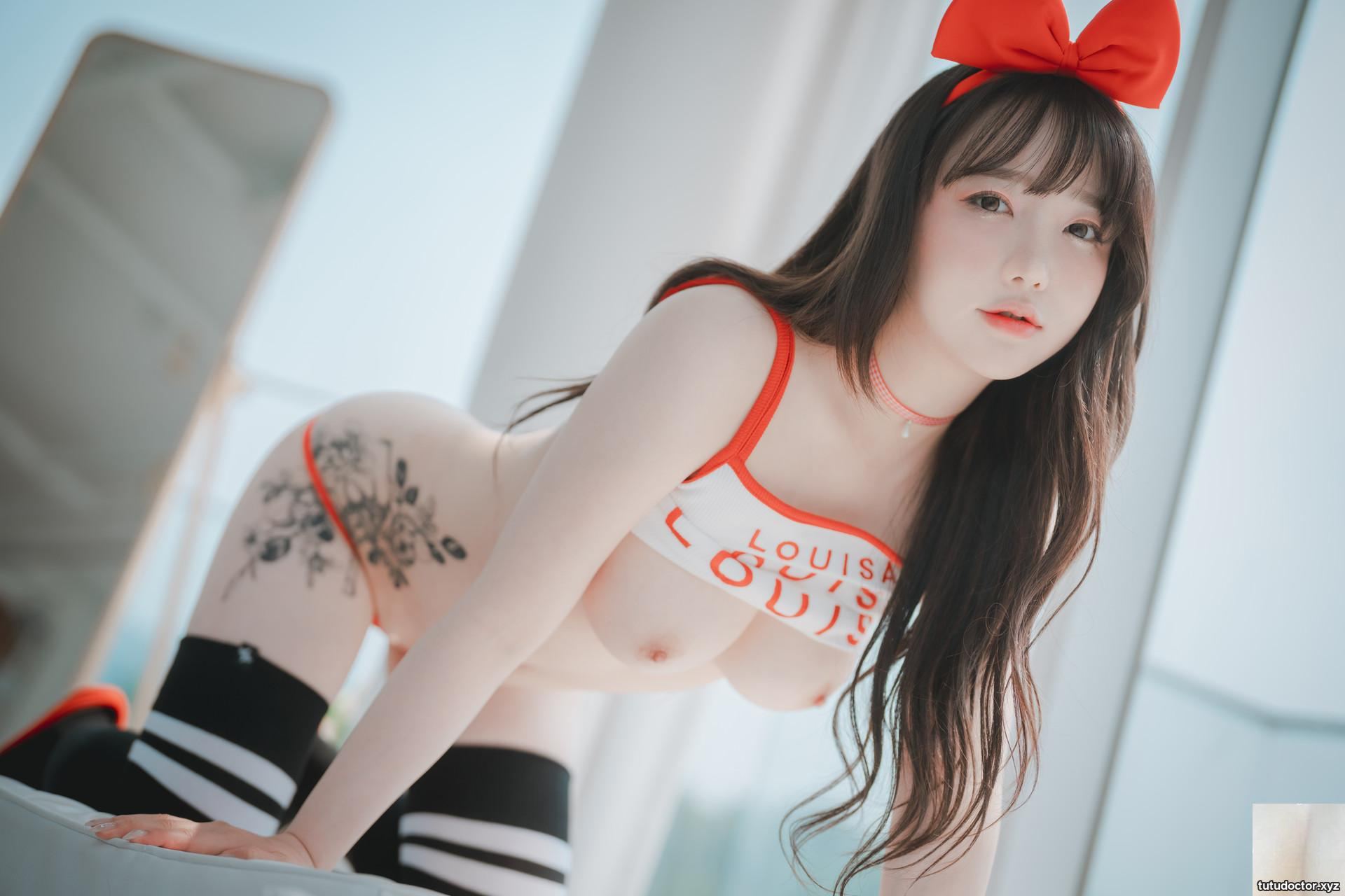 Korean girls extremely attractive figure is unbearable · photo 11 of 70
