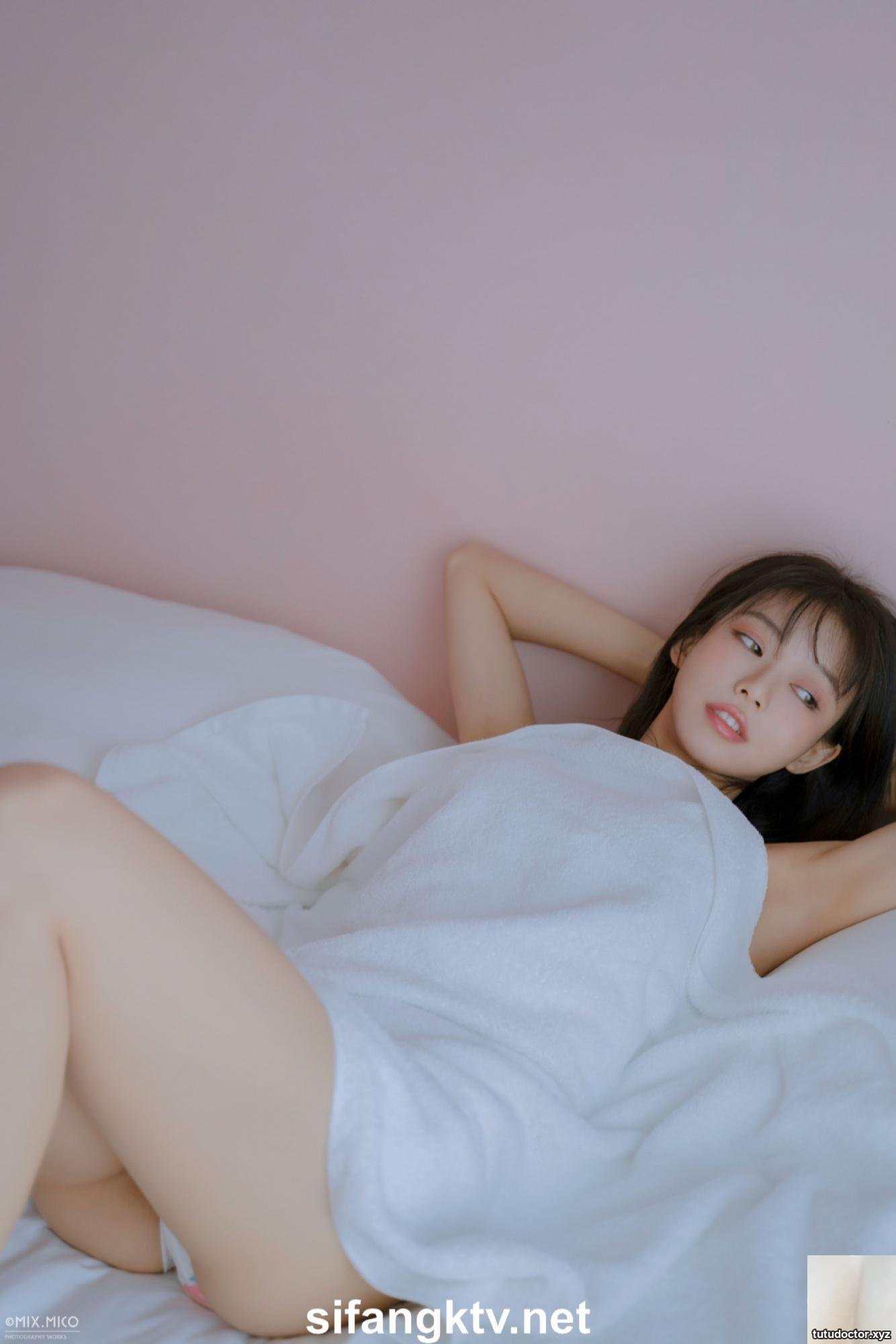 The curvy body, the beautiful face, the fair skin are alluring · photo 4 of 61