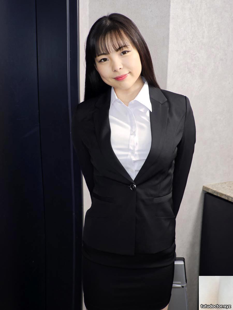 (Hemino Cao) A female colleague who is dissatisfied with desire (20P)