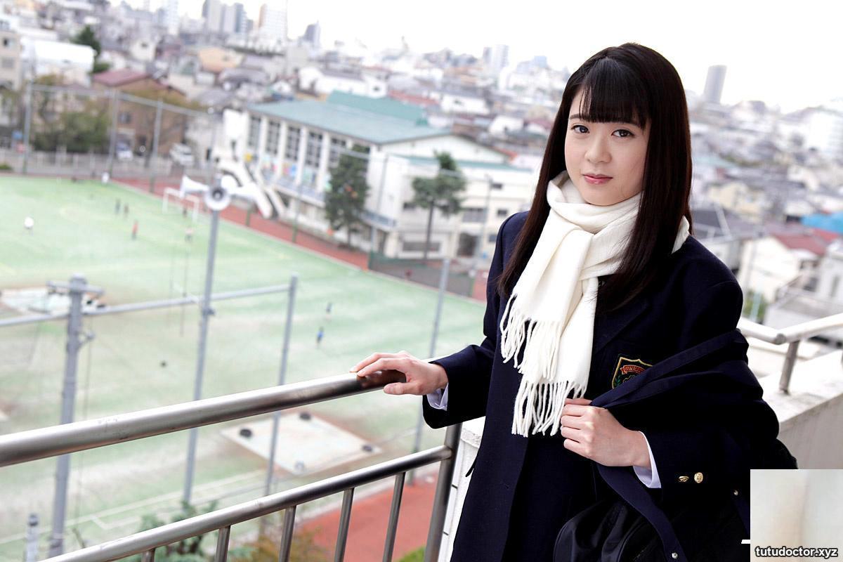 (Mizuki Na) The innocent school beauty comes to my house to play after school (84P)