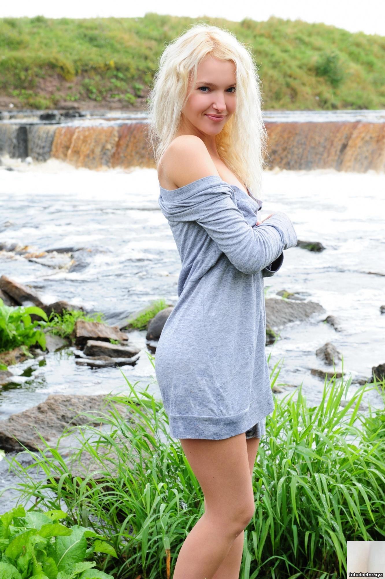 Aleksa A Presenting (101P)