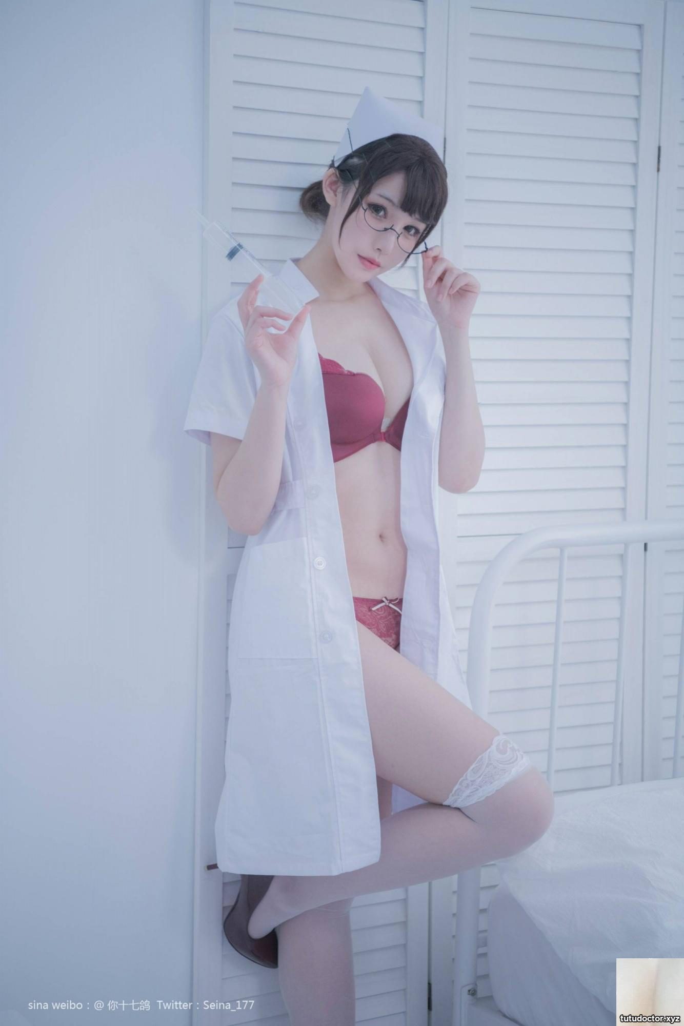 (Online collection) Welfare Girl You Seventeen Pigeons “White Nurse” VIP Exclusive (111P)