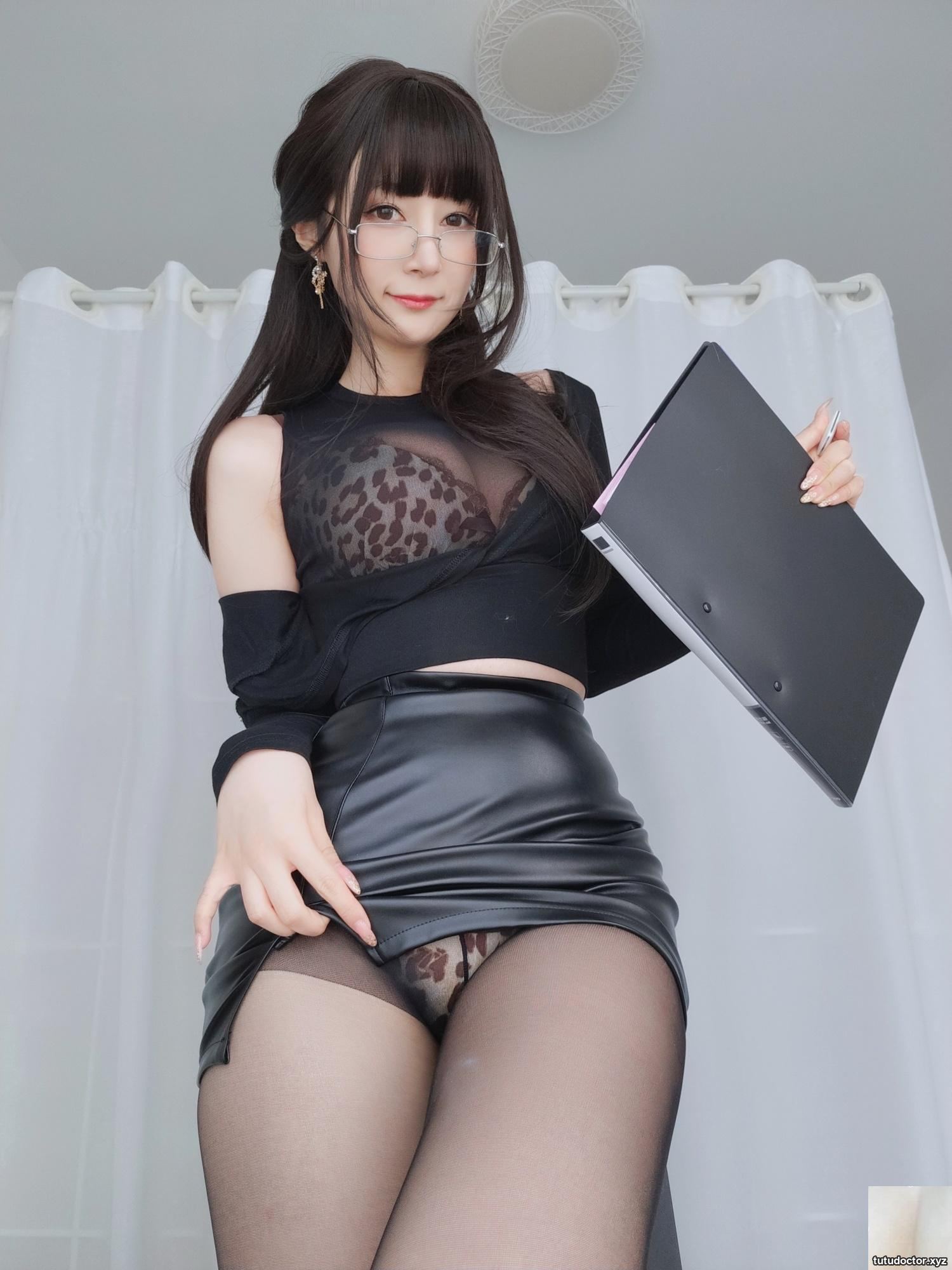 Silver 81 Black Wolf Royal Sister + Female Boss exposed M-shaped · photo 7 of 12
