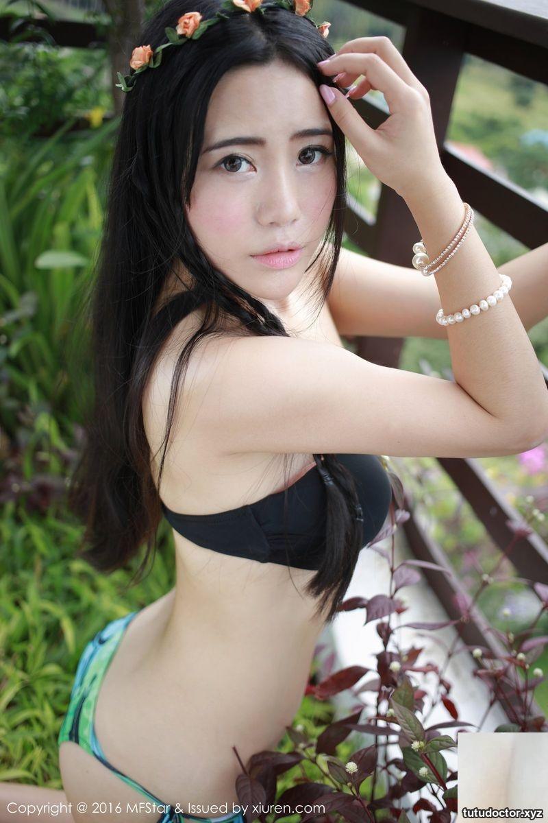 Model Doudou Liang Youlina swimming pool bikini temptation · photo 8 of 12