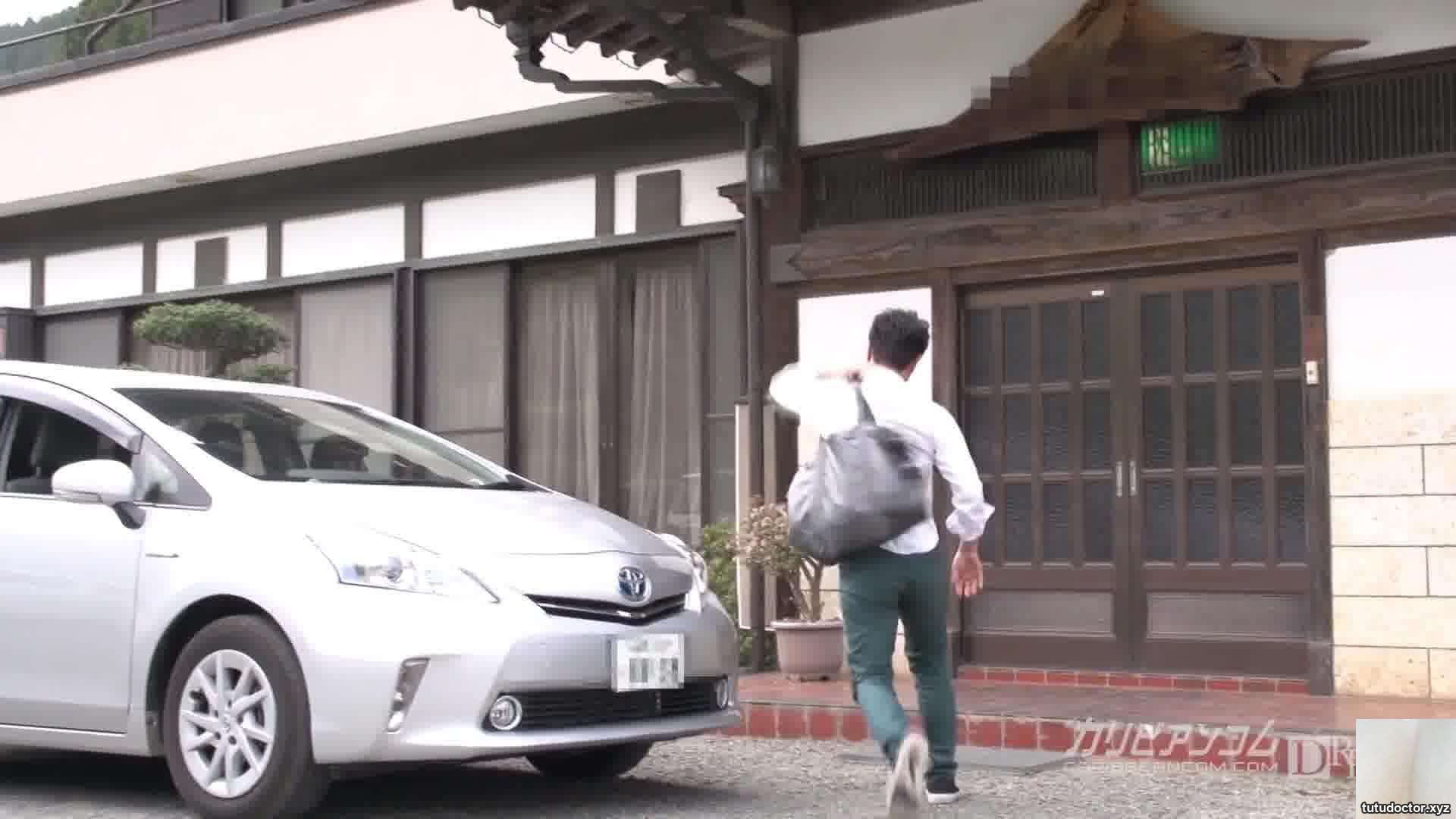 Alone at a hot spring inn – Maya Kawamura (115P)