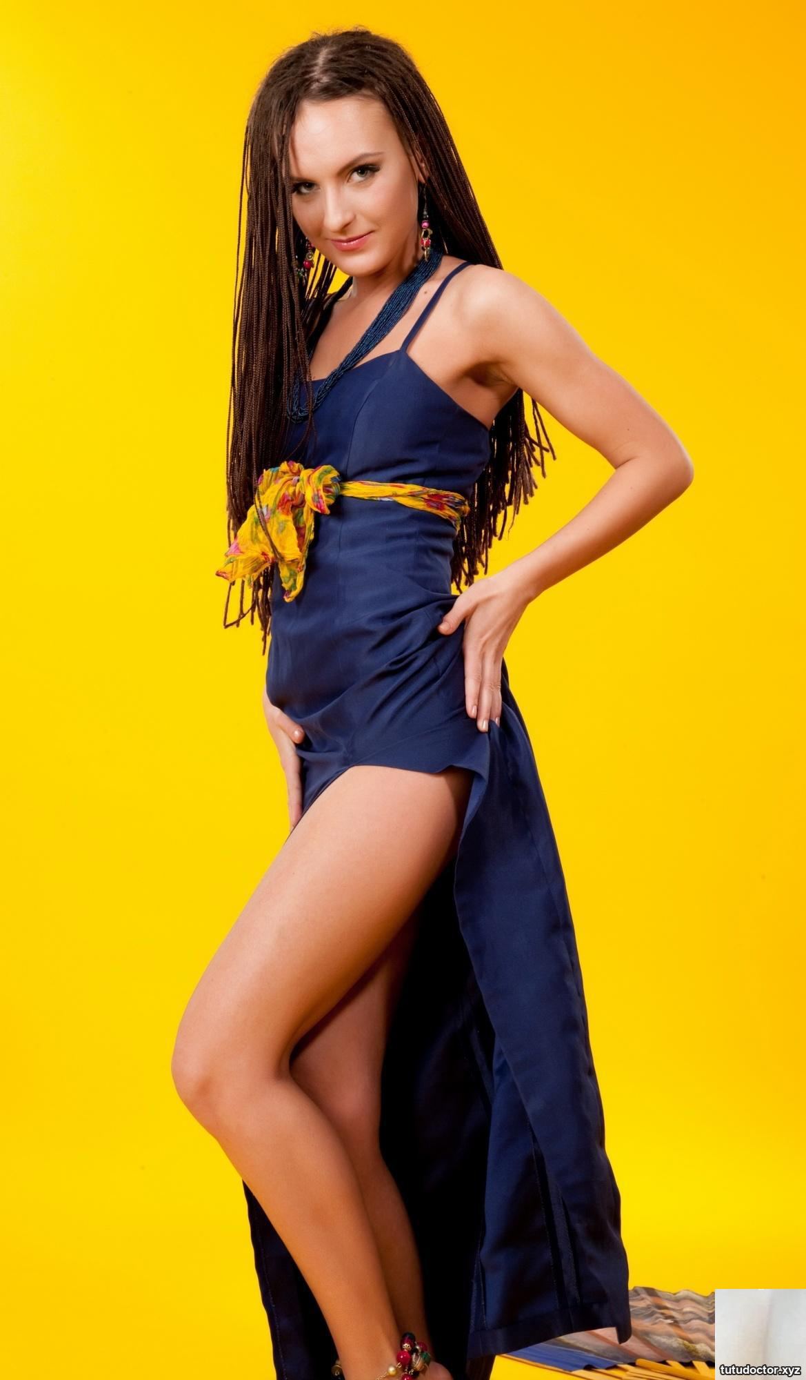 Zara Z Presenting (111P)