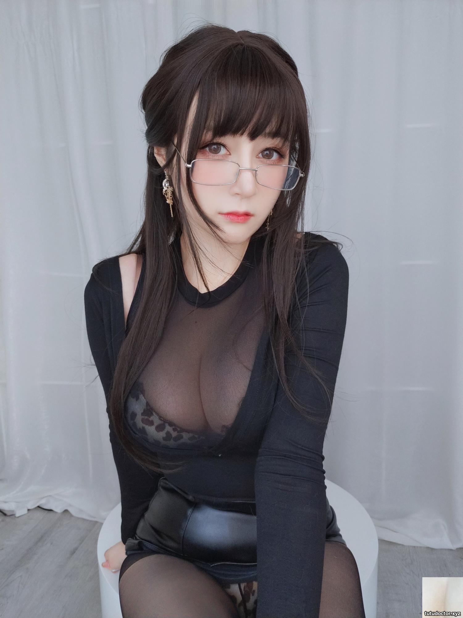 Silver 81 “Glasses Manager 2” leopard print underwear is too provocative (35P)