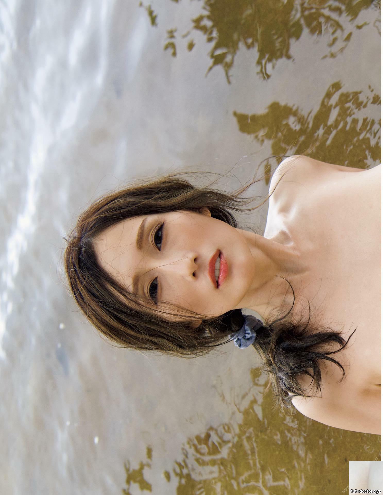 The top figure of the Dark Goddess… is almost frozen · photo 5 of 20