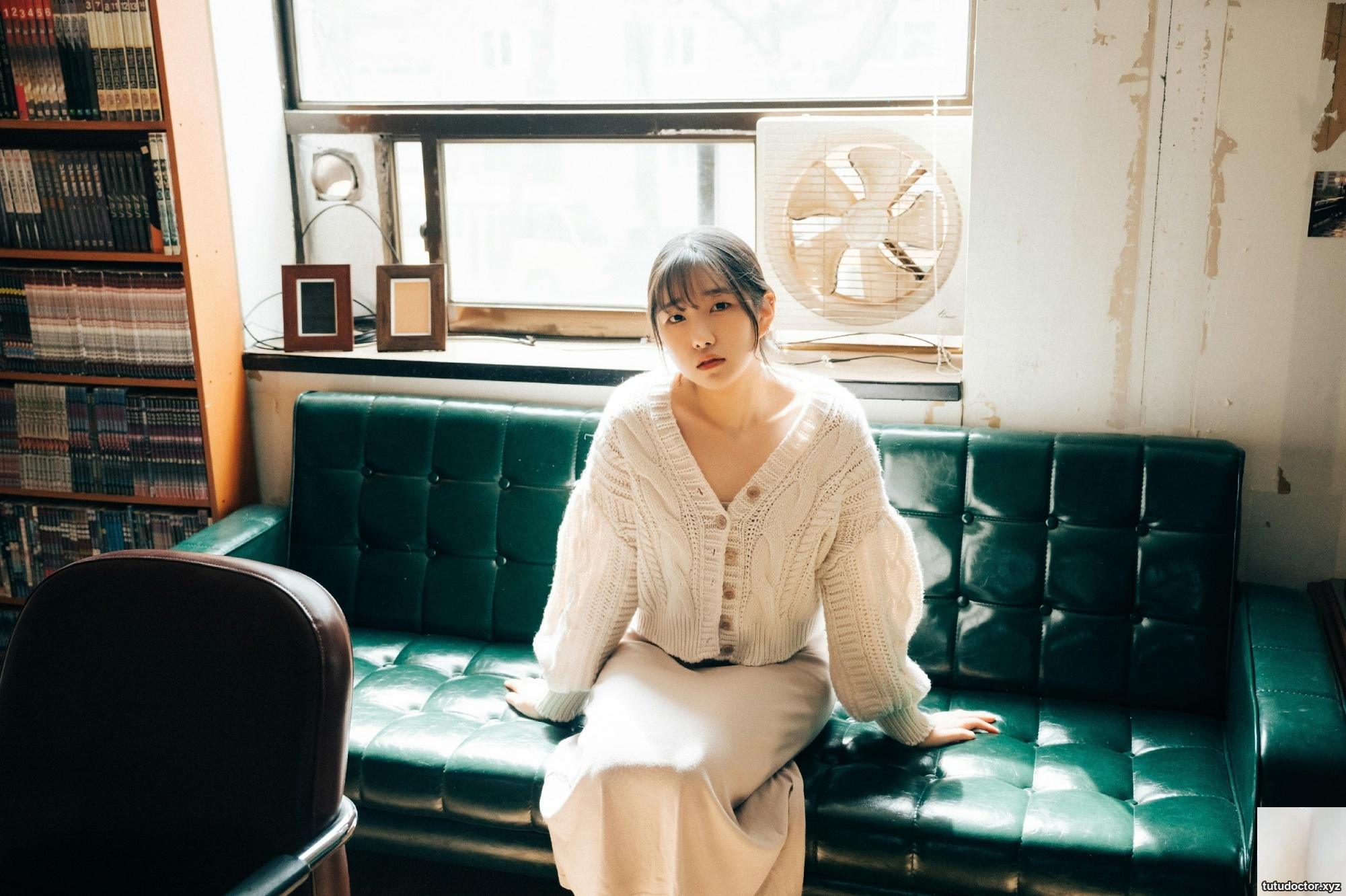 (Loozy) Sonson  – Comic Shop Girl (+