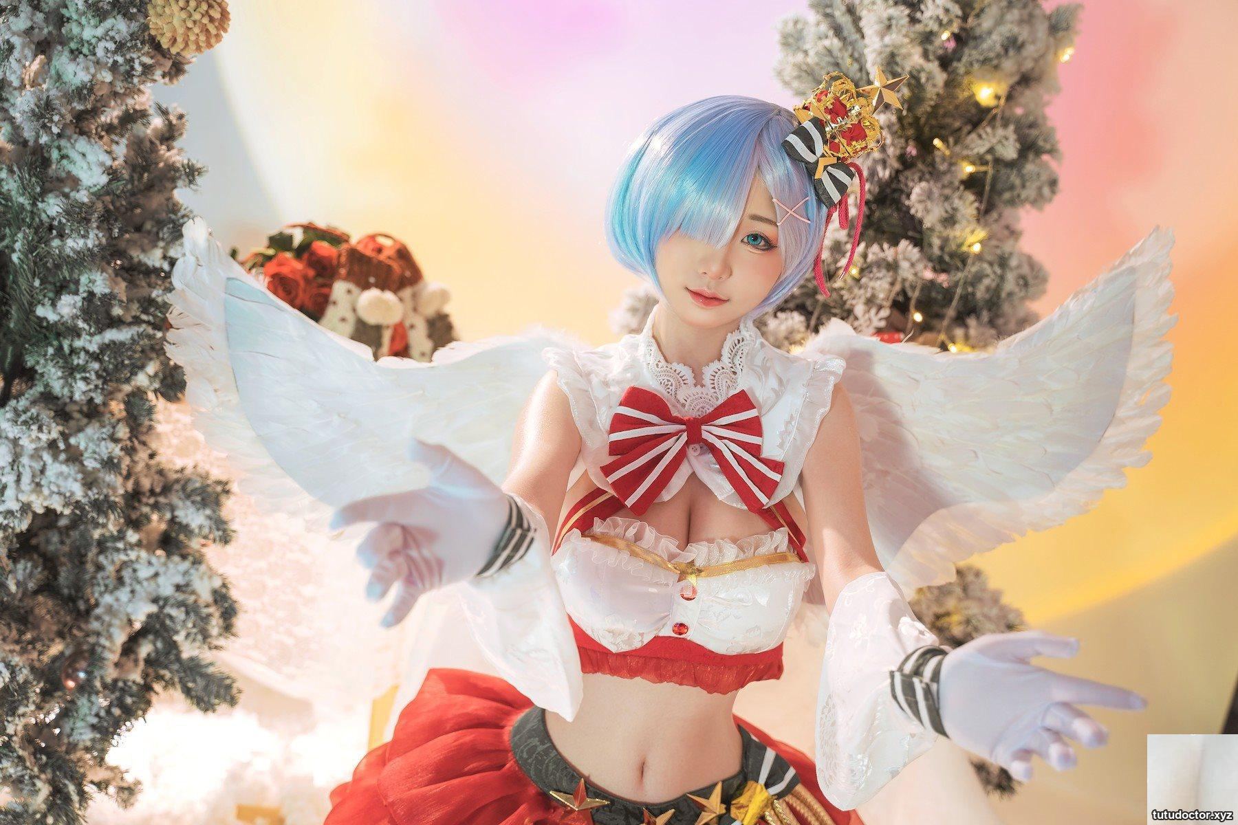 Explosive Girl Nya Xiaoji Cosplay Re: Christmas from Scratch · photo 4 of 31