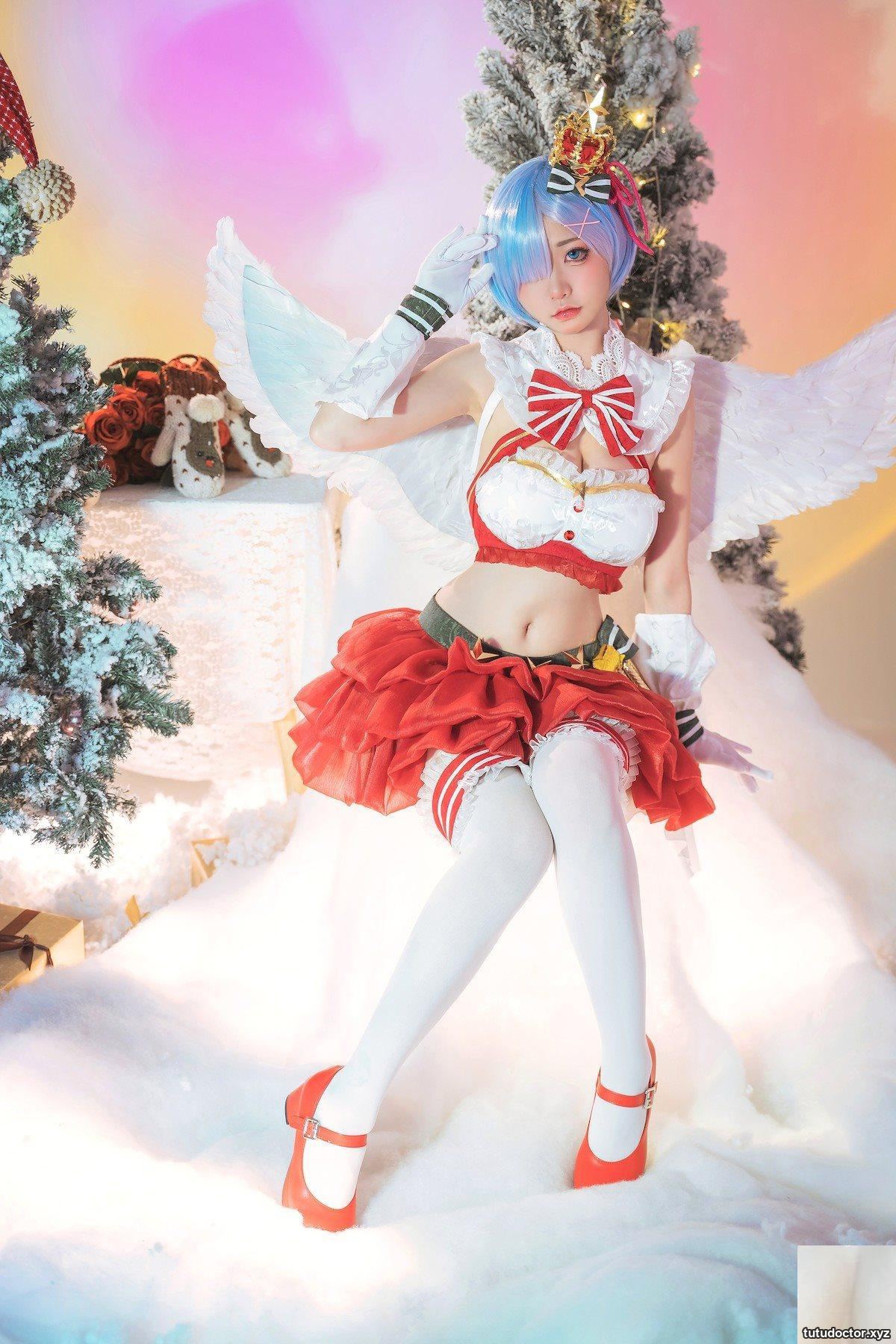 Explosive Girl Nya Xiaoji Cosplay Re: Christmas from Scratch · photo 6 of 31