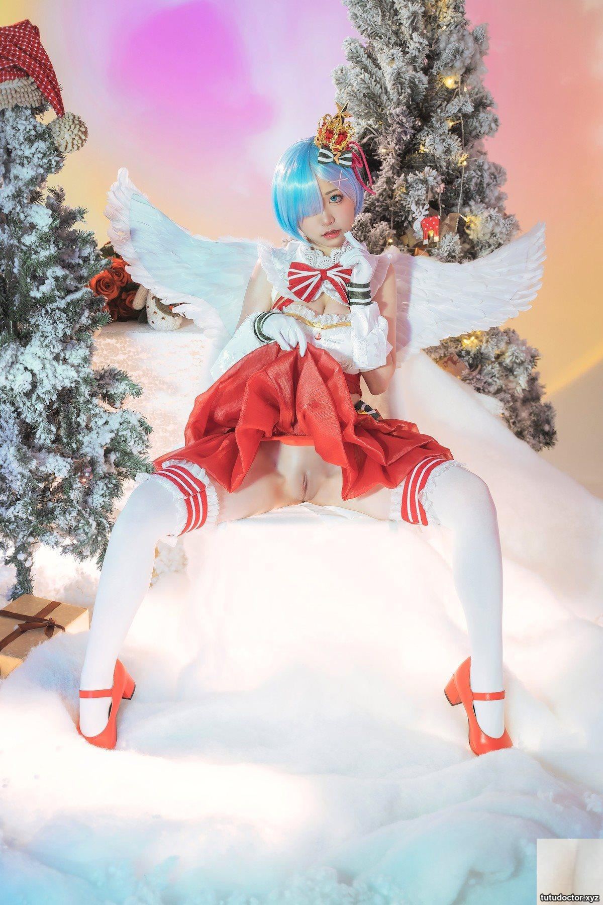 Explosive Girl Nya Xiaoji Cosplay Re: Christmas from Scratch · photo 7 of 31