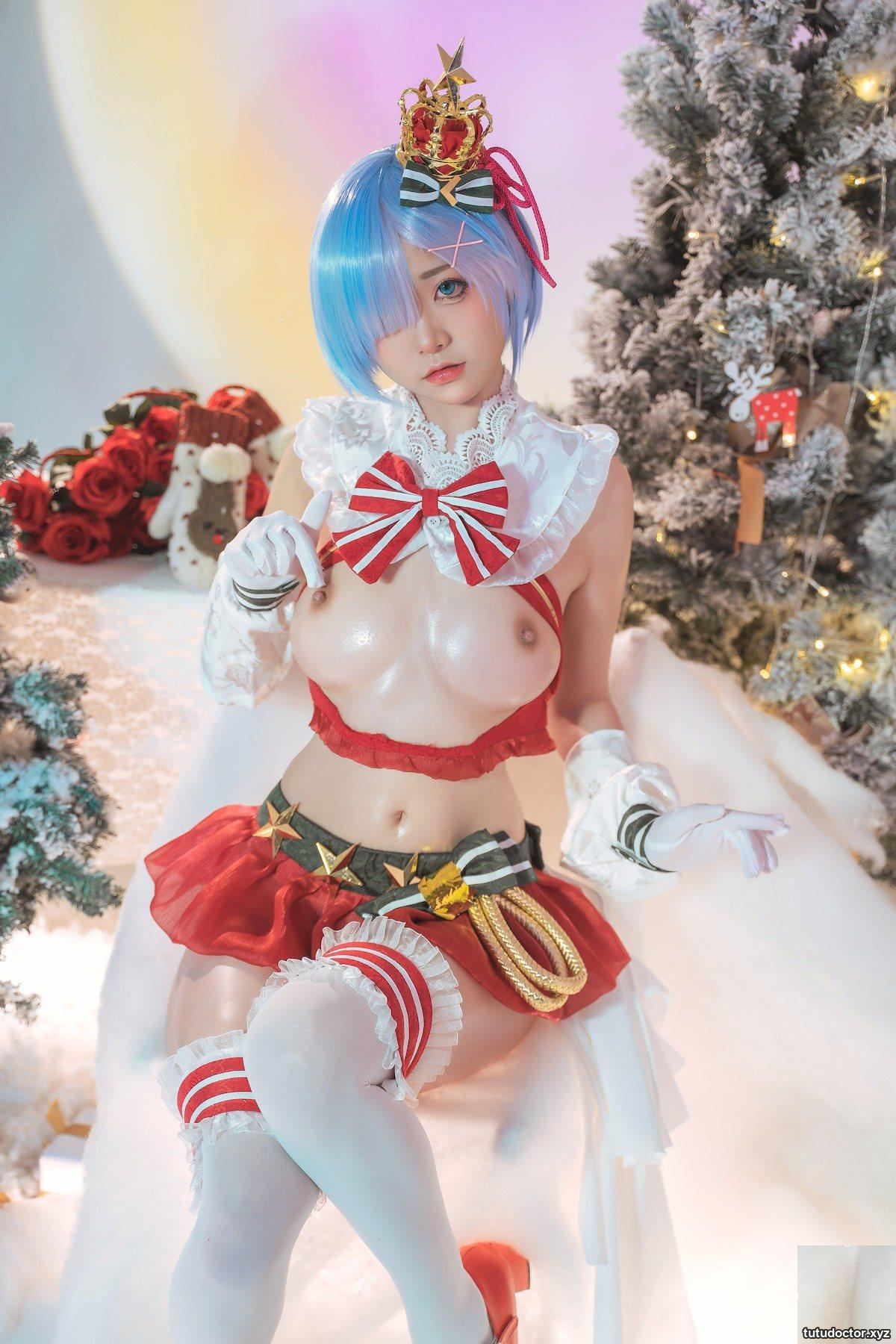 Explosive Girl Nya Xiaoji Cosplay Re: Christmas from Scratch · photo 9 of 31
