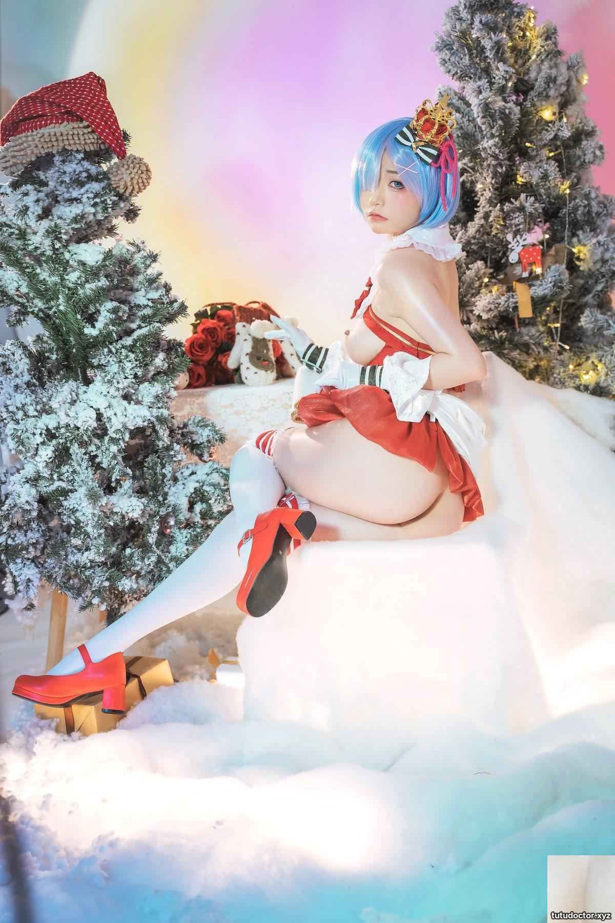 Explosive Girl Nya Xiaoji Cosplay Re: Christmas from Scratch · photo 15 of 31