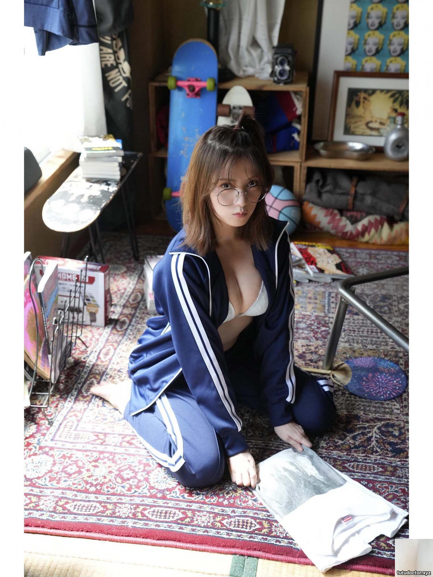 Nashiko Momotsuki Digital Photo Collection That Summer?