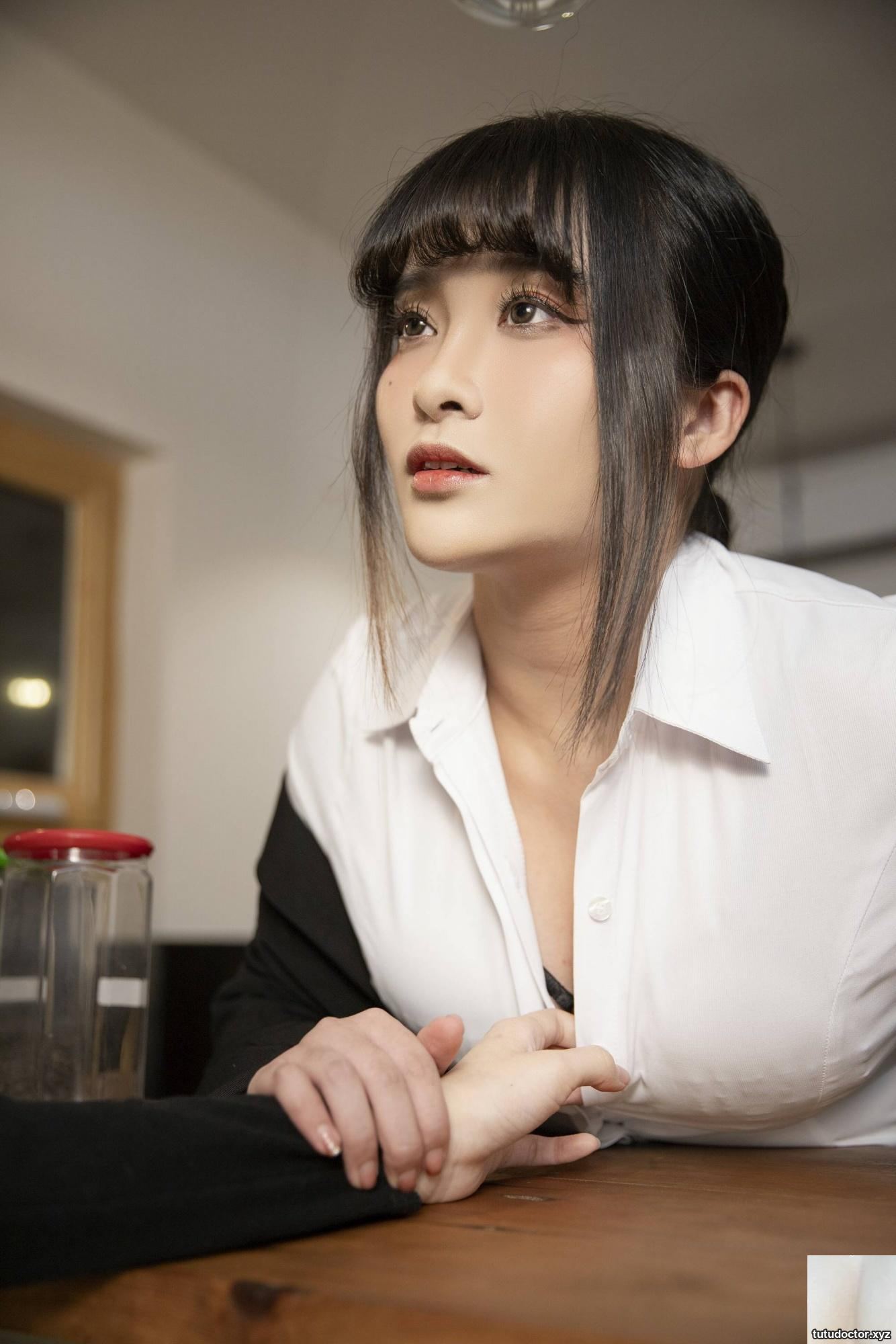 Welfare girl Luo Lis Drunk OL VIP exclusive · photo 8 of 19