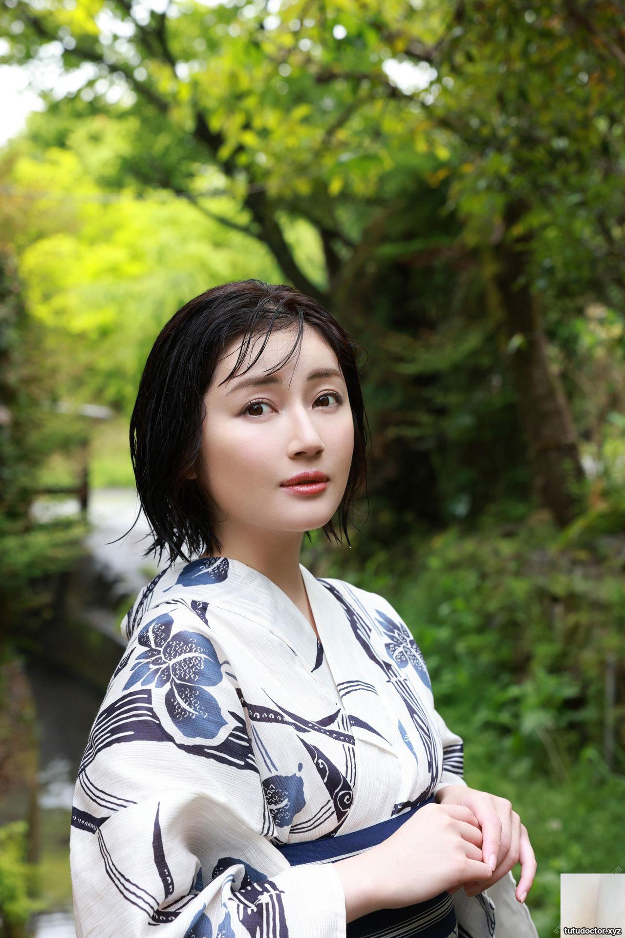 (Shindou Mina) The whole body is very material, and the snow-white breasts will look great when hugged (25P)