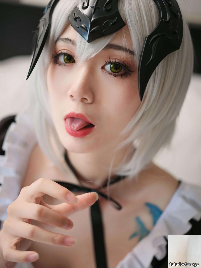 A selection of bold cosplsy photos of the most famous Internet · photo 9 of 16