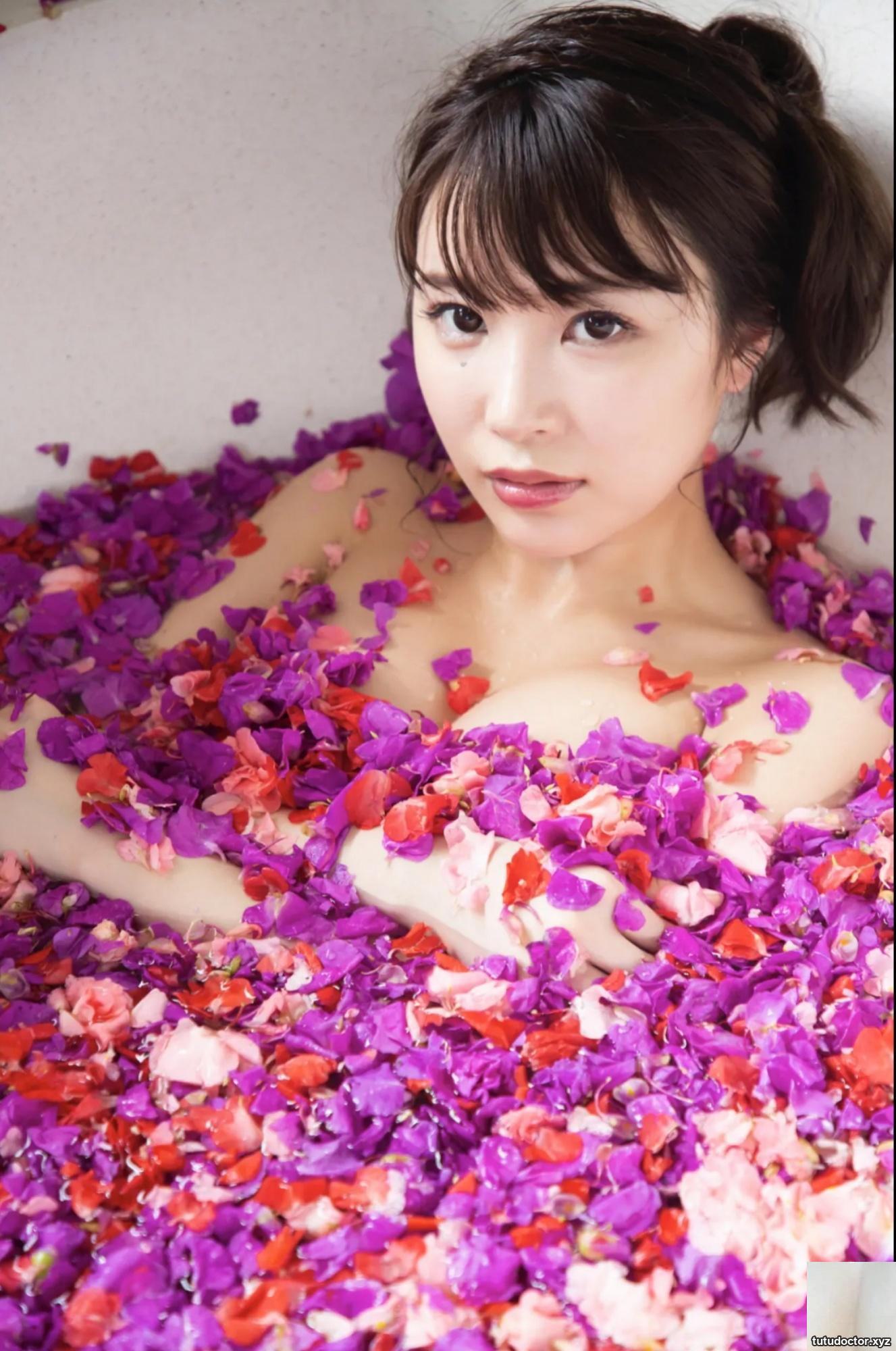 Kairi: A former receptionist at a high-end department store is · photo 7 of 16