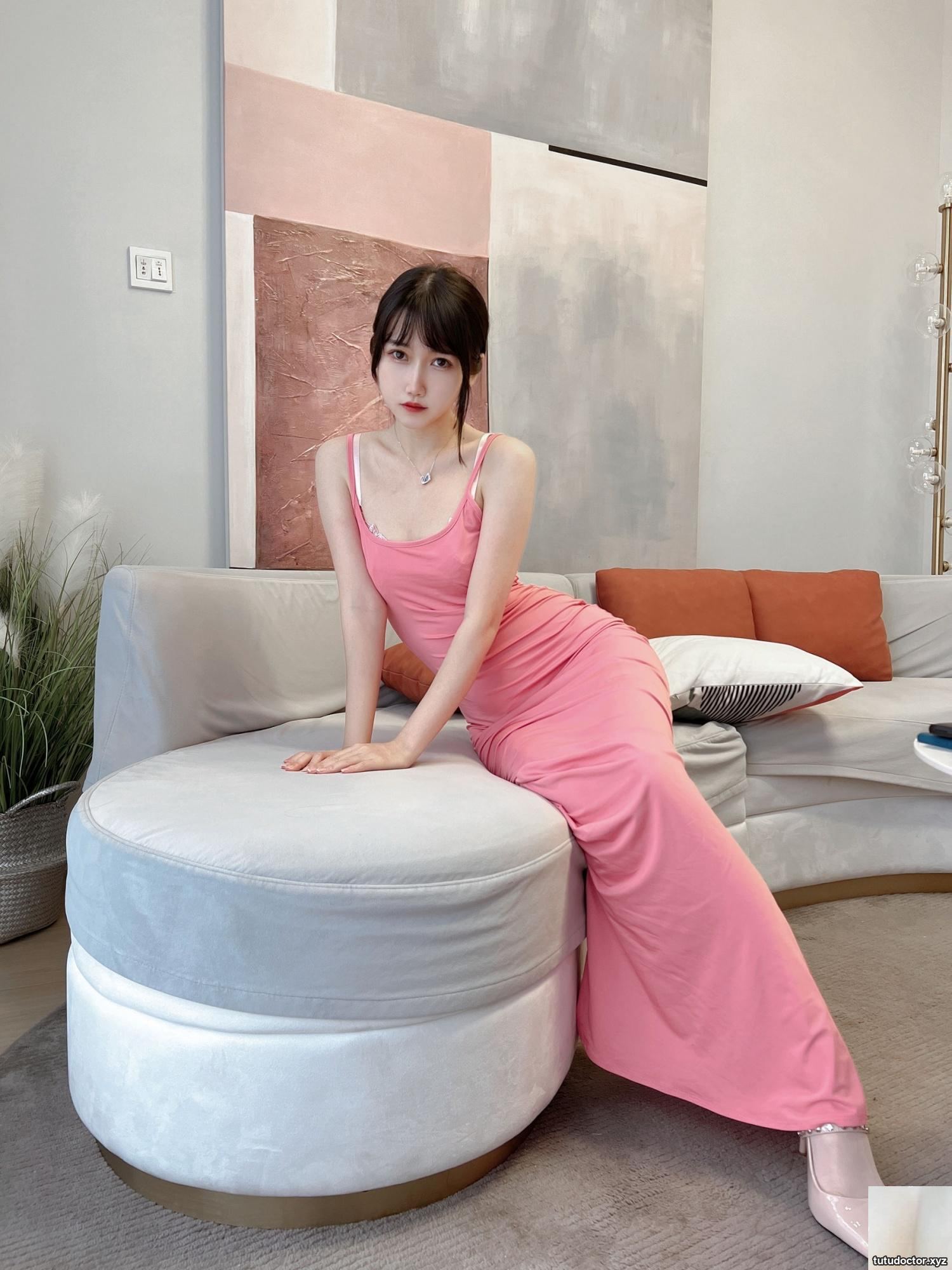 Popular coser on Weibo: Budumao – Bathroom pink bulging wife 39P