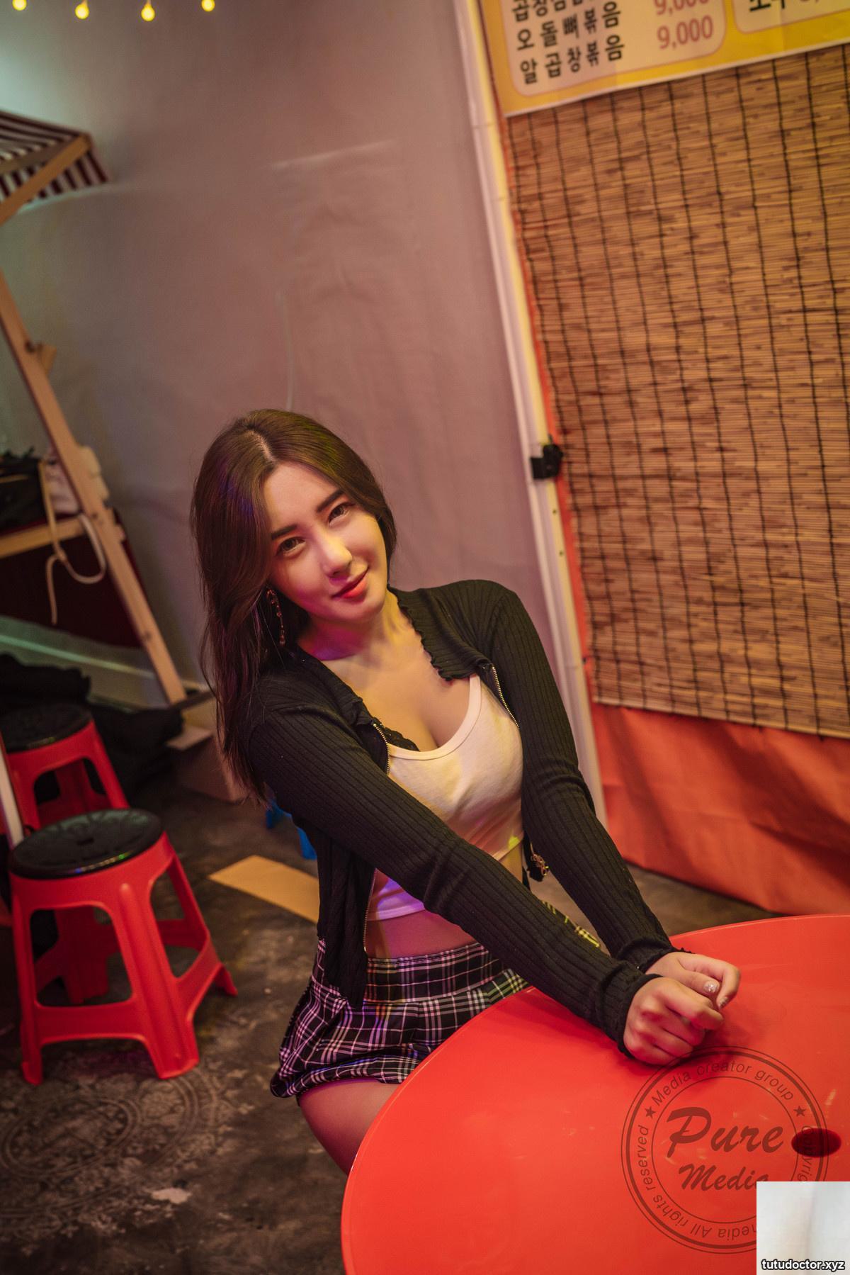 Korean girls hot deep groove material is so easy to squirt · photo 2 of 12