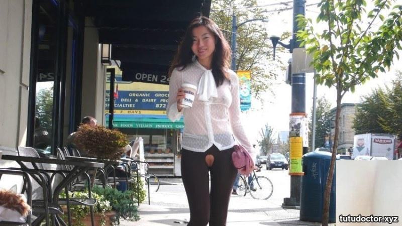 Tall celebrities are photographed on the streets abroad ~ · photo 5 of 5
