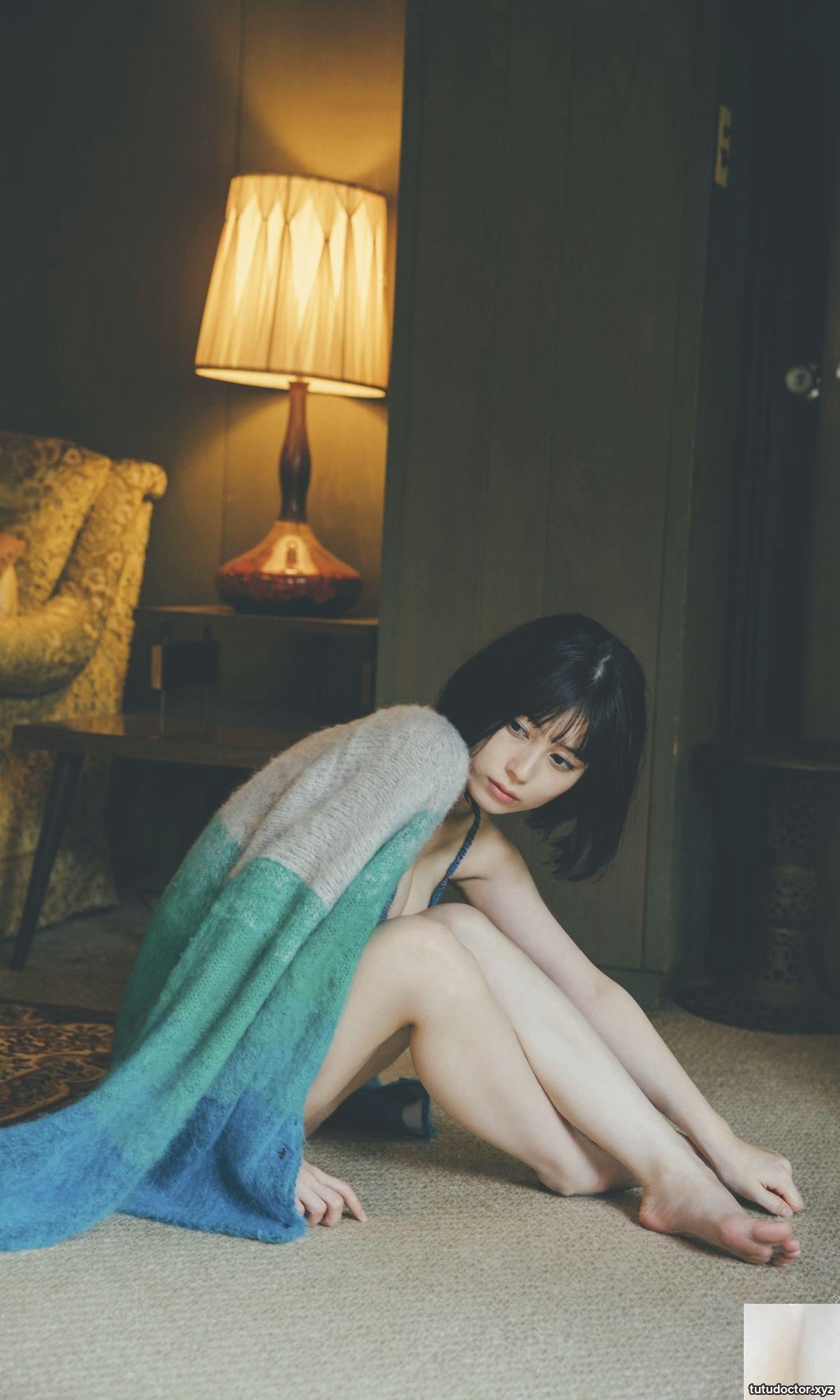 The plump breasts and slender legs make people fascinated · photo 7 of 9