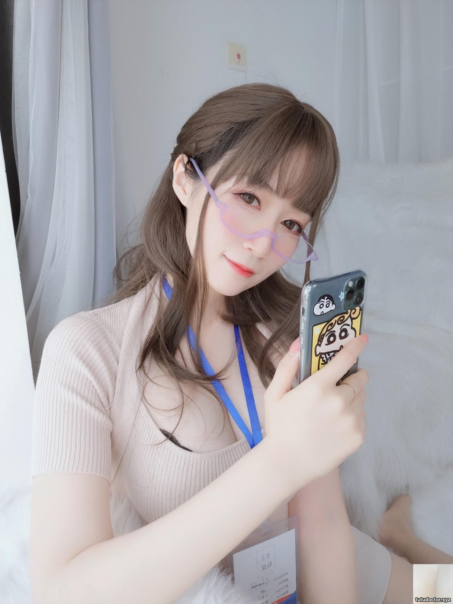 Silver 81 Doctor Girl with Spectacles Harmless and impatient · photo 15 of 18