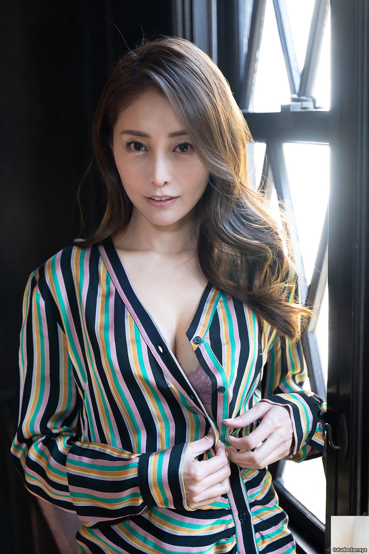 Asami Kumakiri – Phoenix of Love (63P)