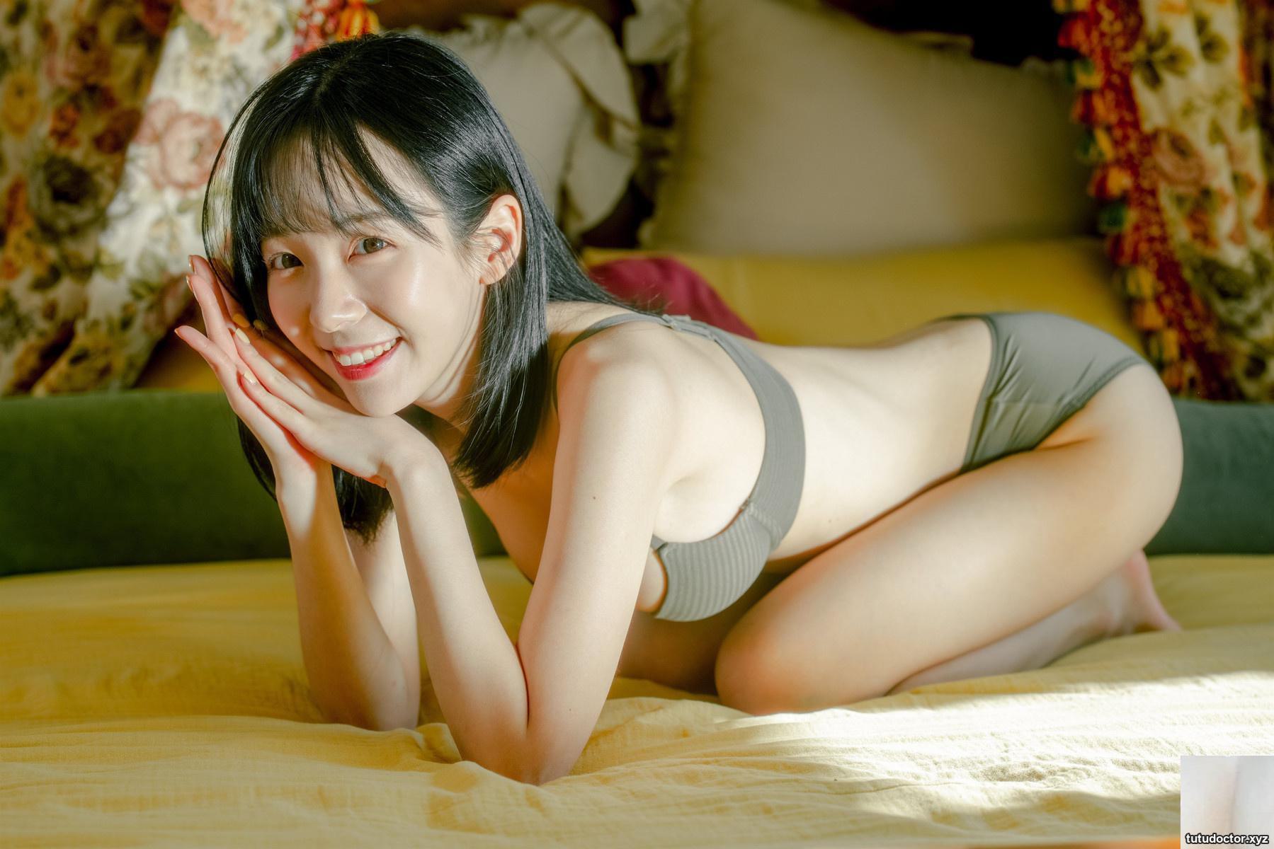 The best appearance exudes powerful charm and I cant concentrate · photo 8 of 16