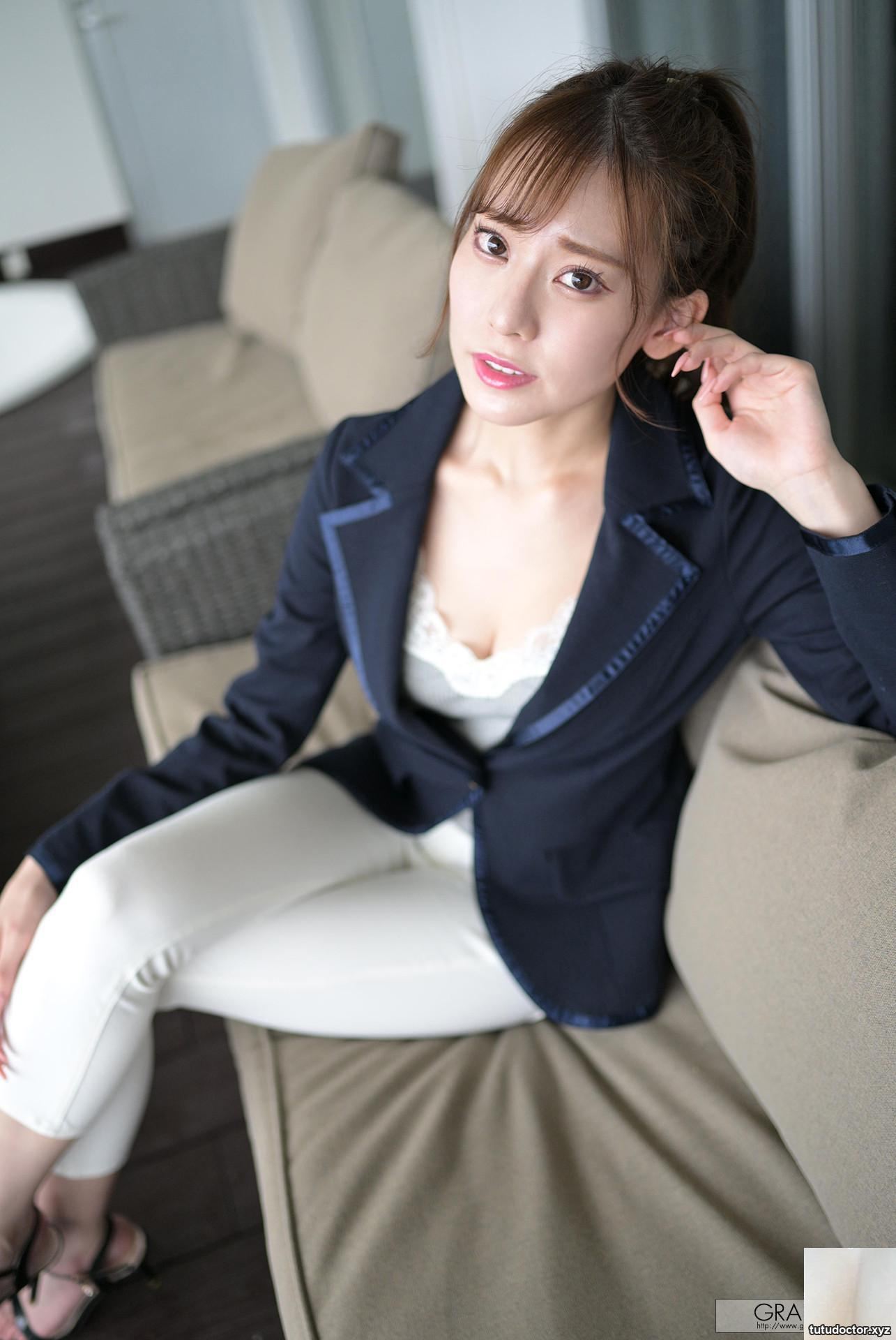 (Maple ふうあ) Long-legged beauty with fair skin + appearance and full temperament (22P)
