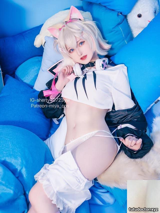 The electric-eyed beauty MIYA makes people unable to stop · photo 4 of 7