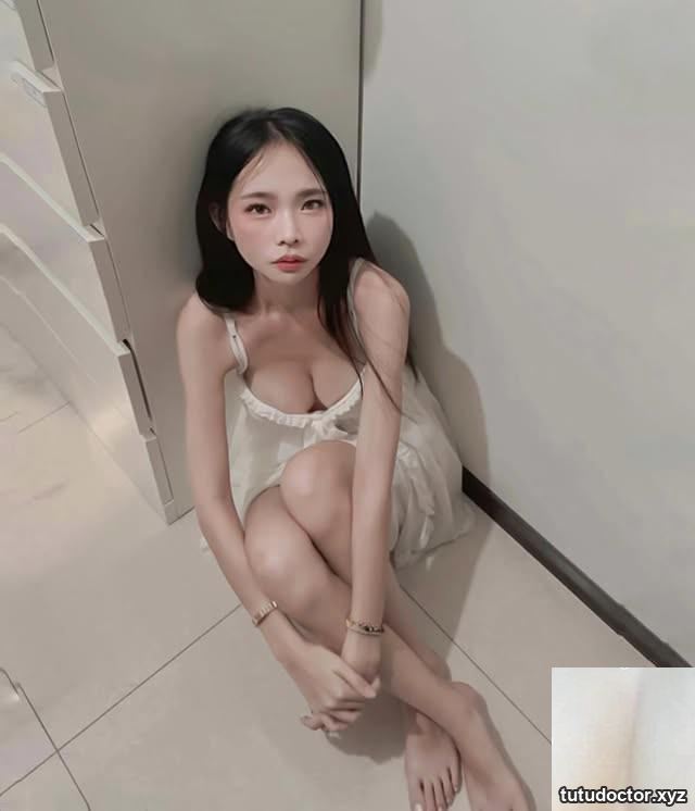 Sexy and cute girl Moon makes people feel so angry · photo 7 of 7