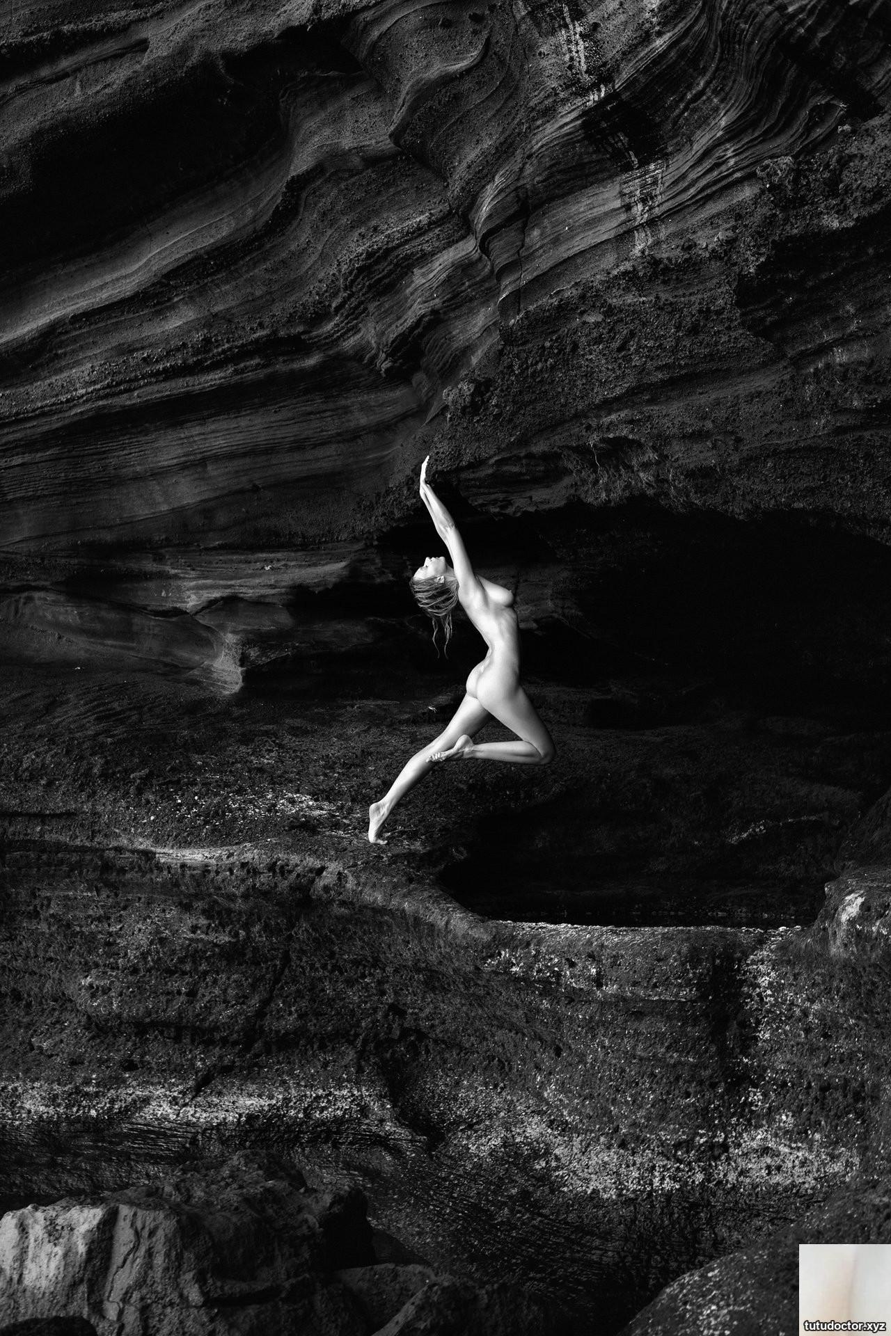Private Collection Amor Venustas Part 9 · photo 28 of 36